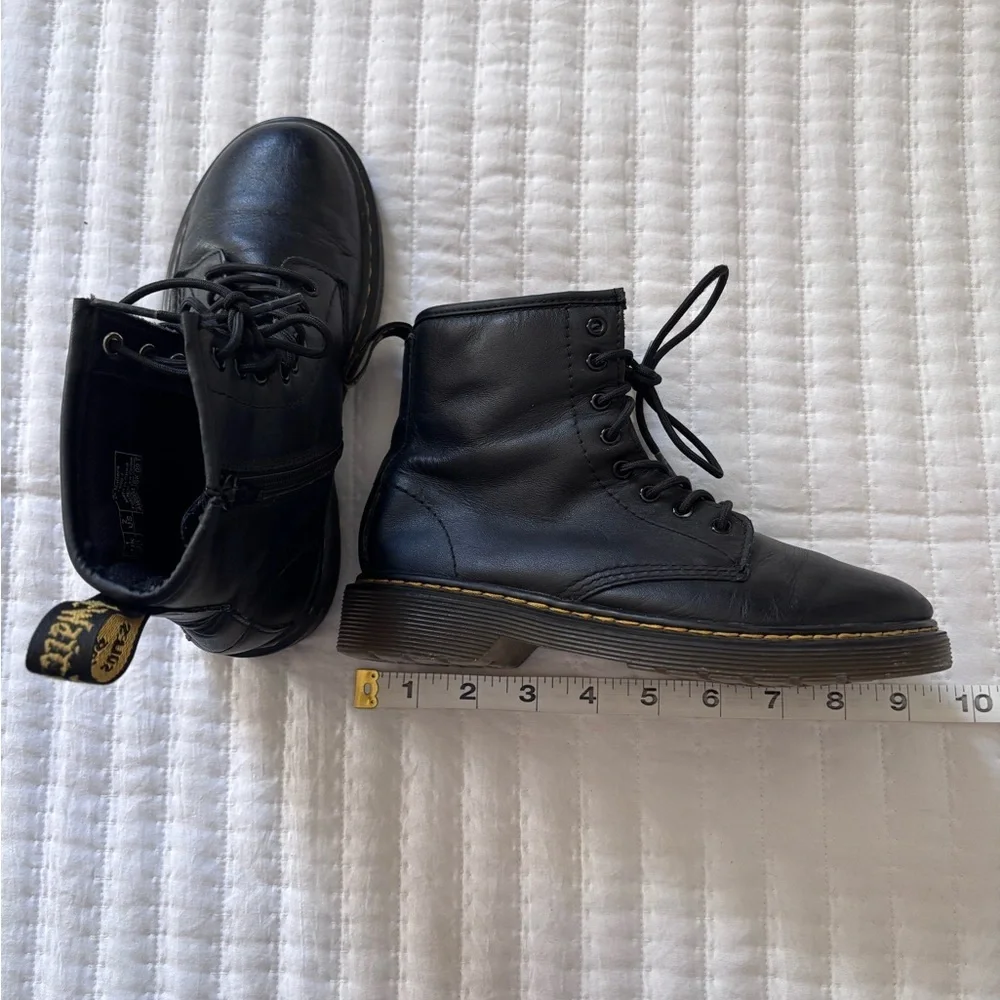 : : DR. MARTENS Kids Boots : :